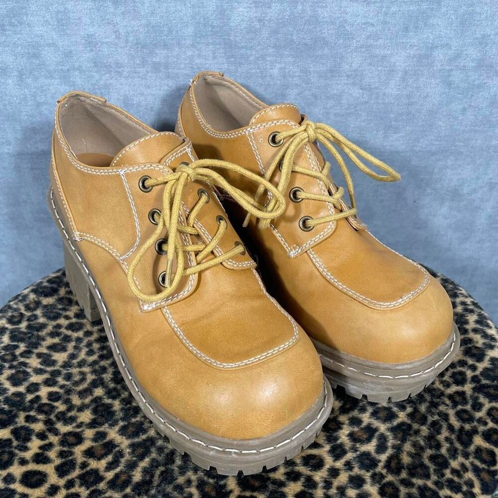 Y2K Dolls Kill deLia's platform boots